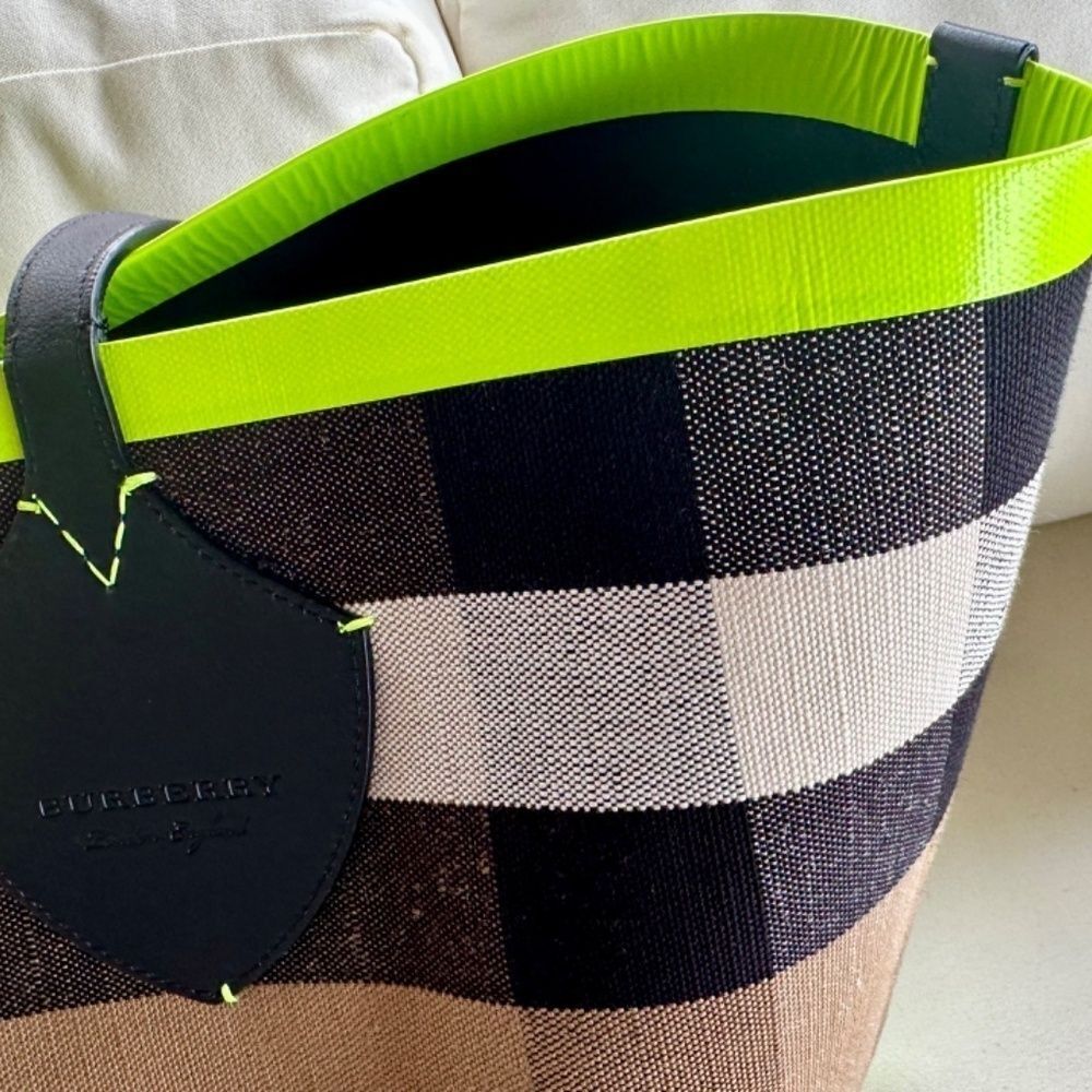 RARE Burberry Giant Neon Reversible Tote - Picture 5 of 16